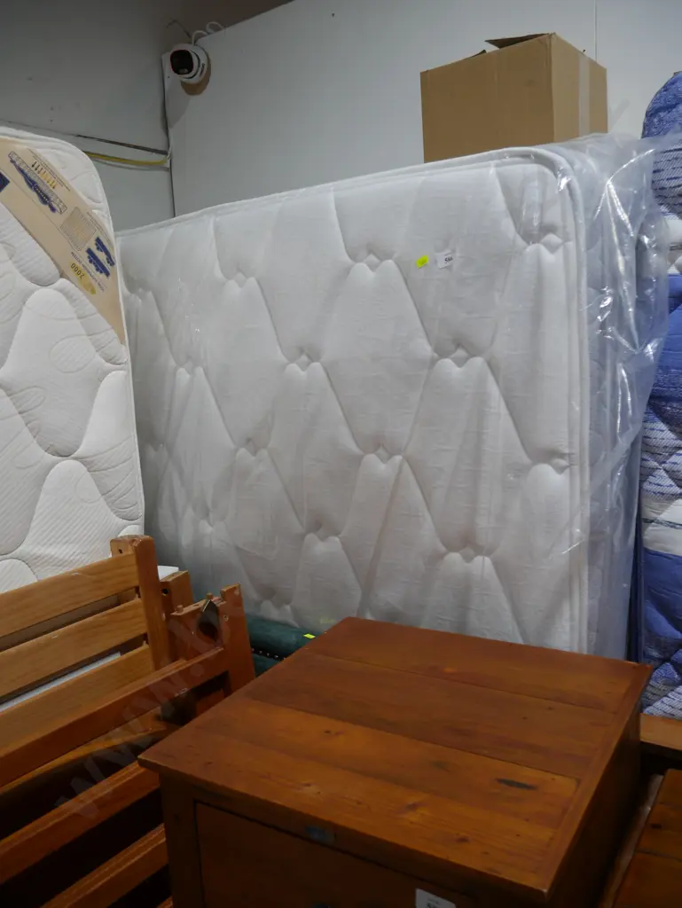 Queen size bed and headboard Image 1++