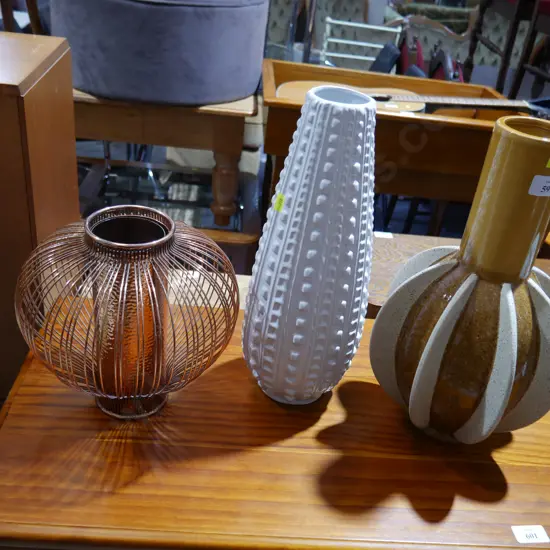 3 vases