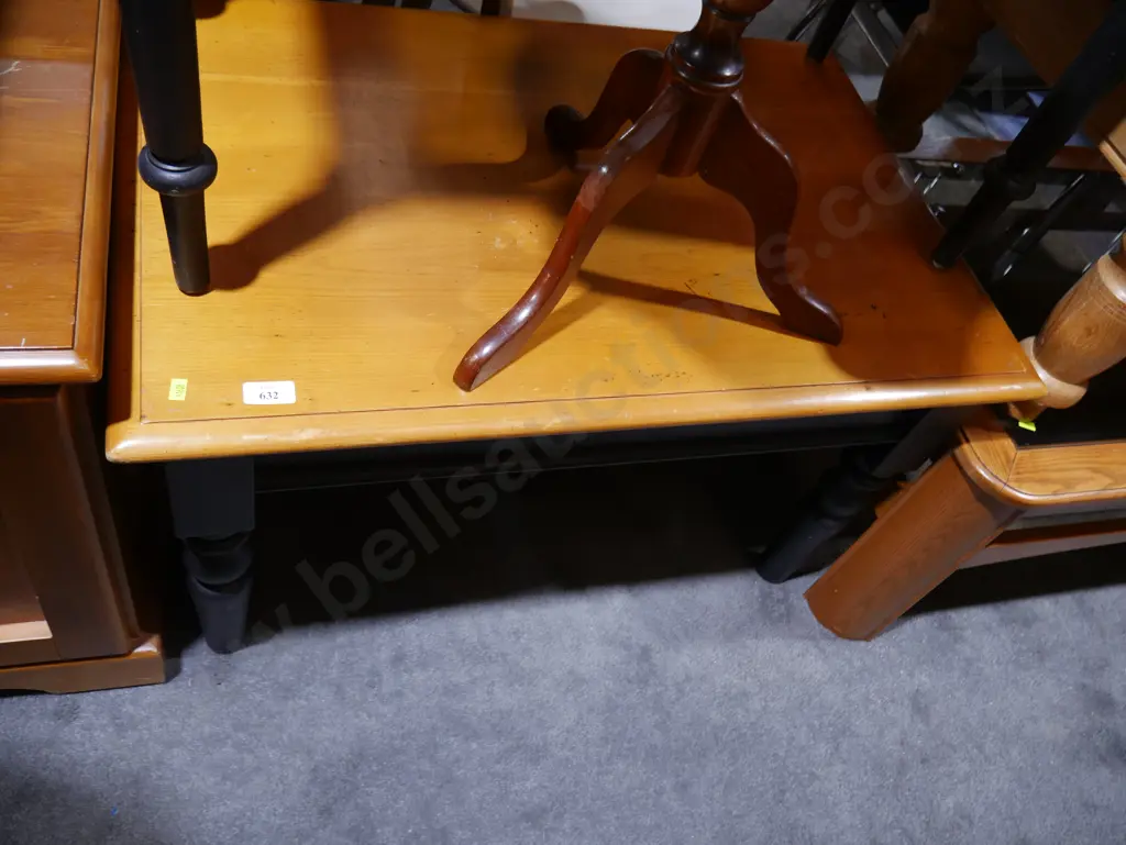 Coffee table Image 1++