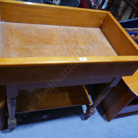 Occasional table