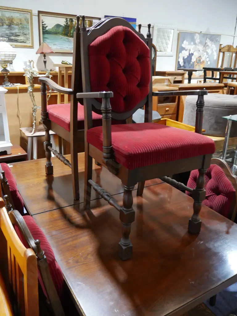 Dining table and 6 chairs Image 1++