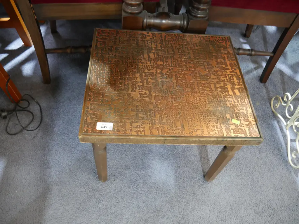 Side table Image 1++