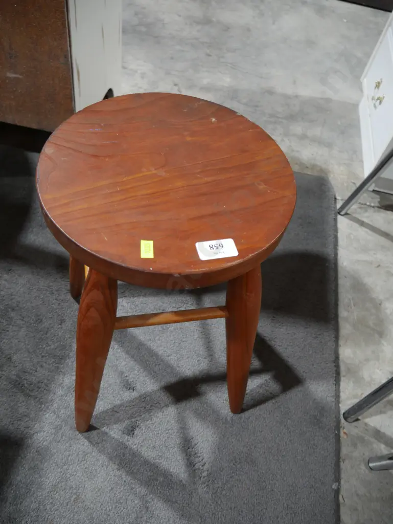 Wooden stool Image 1++
