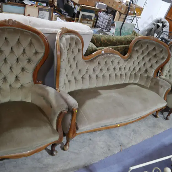 Three piece deep buttoned lounge suite