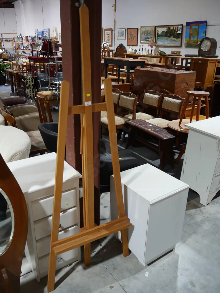 Artists' easel Image 1++