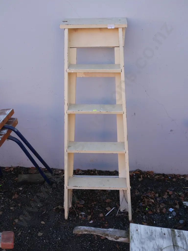 Wooden ladder Image 1++