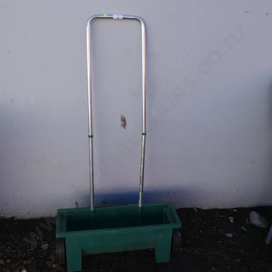 Fertilizer spreader