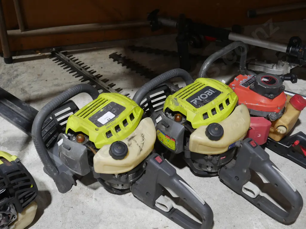 3 hedge trimmers Image 1++