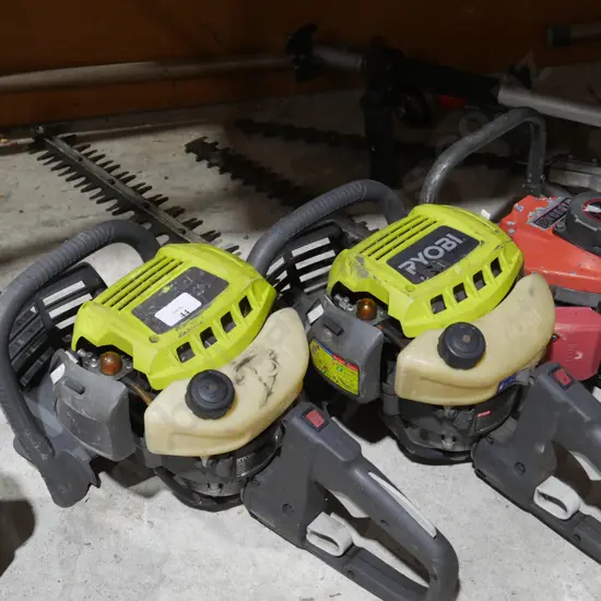 3 hedge trimmers