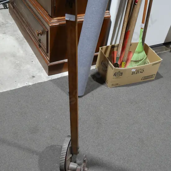 Lawn edger
