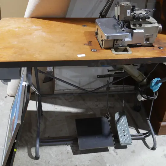 Industrial overlocker