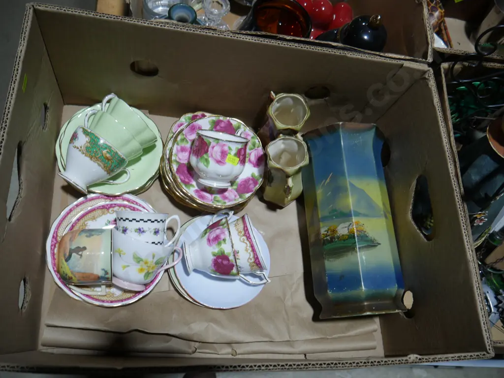 Cups and saucers, vases Image 1++