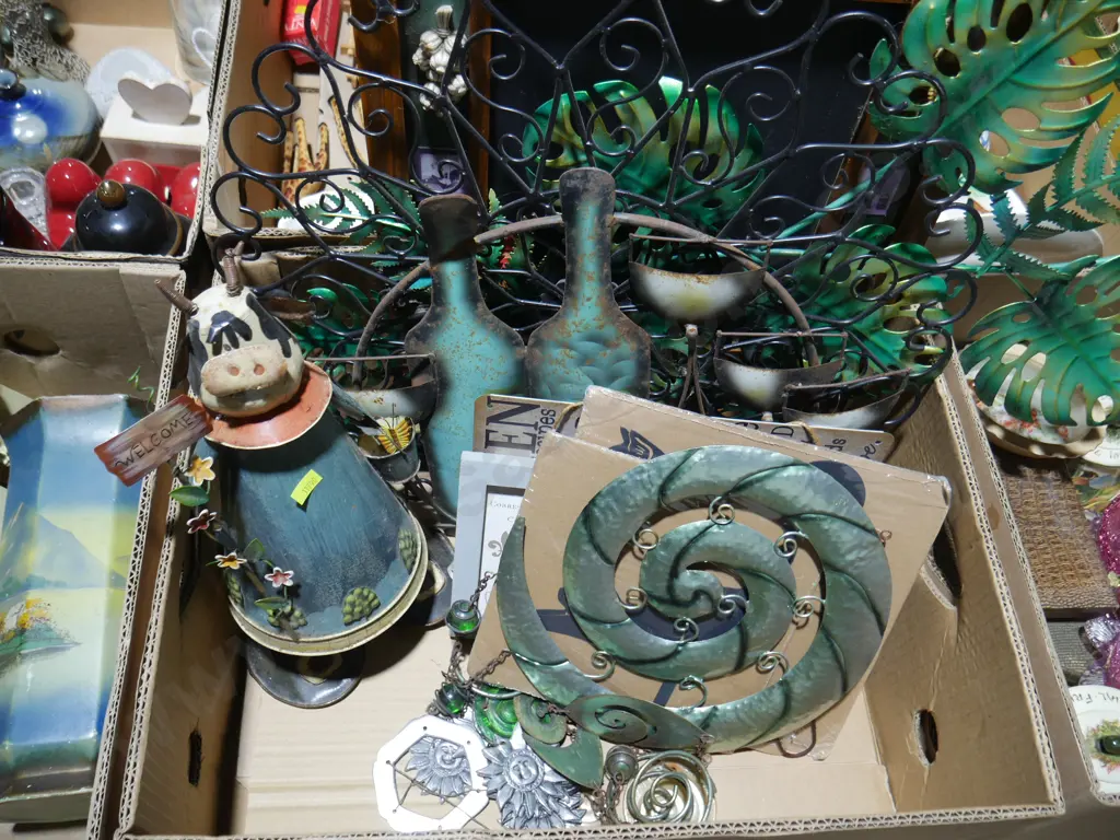 Metal wall hangings etc Image 1++