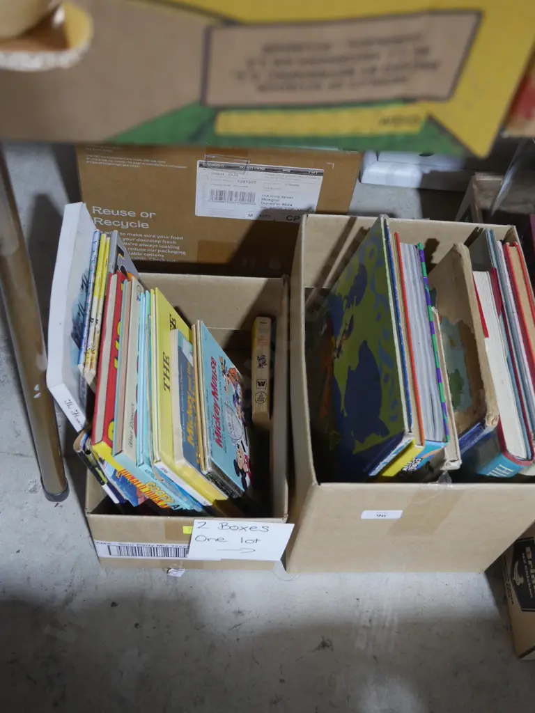 2 boxes of books, comics Image 1++