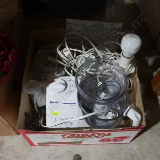 Breville food processor, table lamps etc