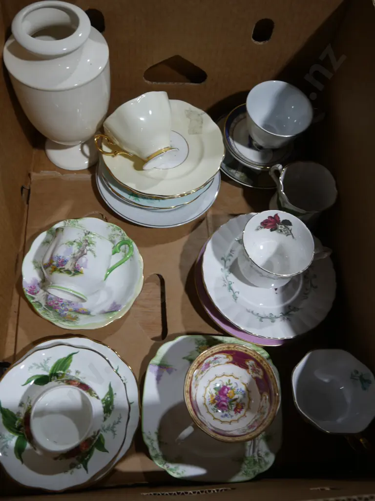 Assorted cups and saucers Image 1++