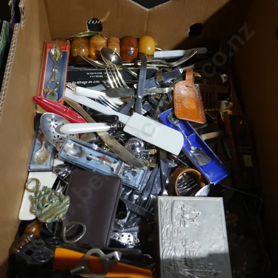 Cutlery, souvenir teaspoons etc