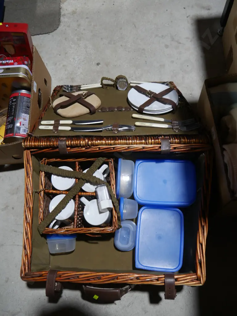 Picnic basket Image 1++