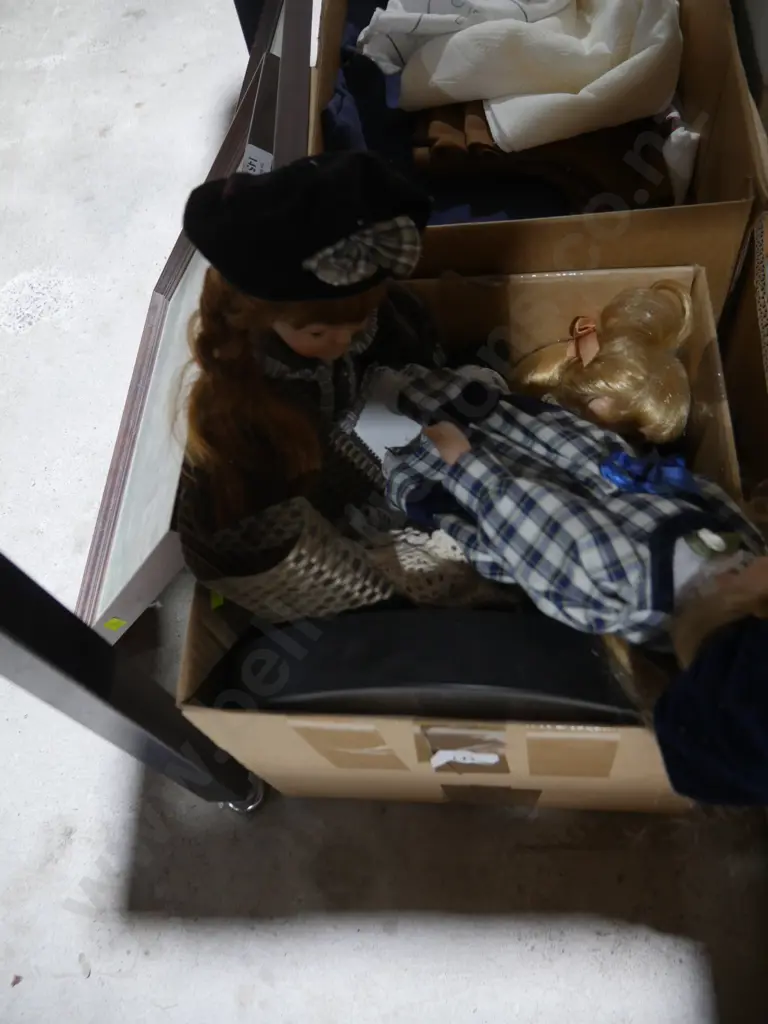 Dolls, clock etc Image 1++