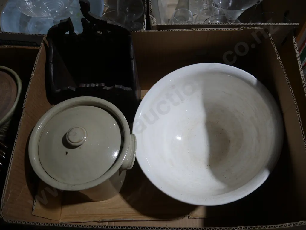 Large bowl, pottery crock etc Image 1++