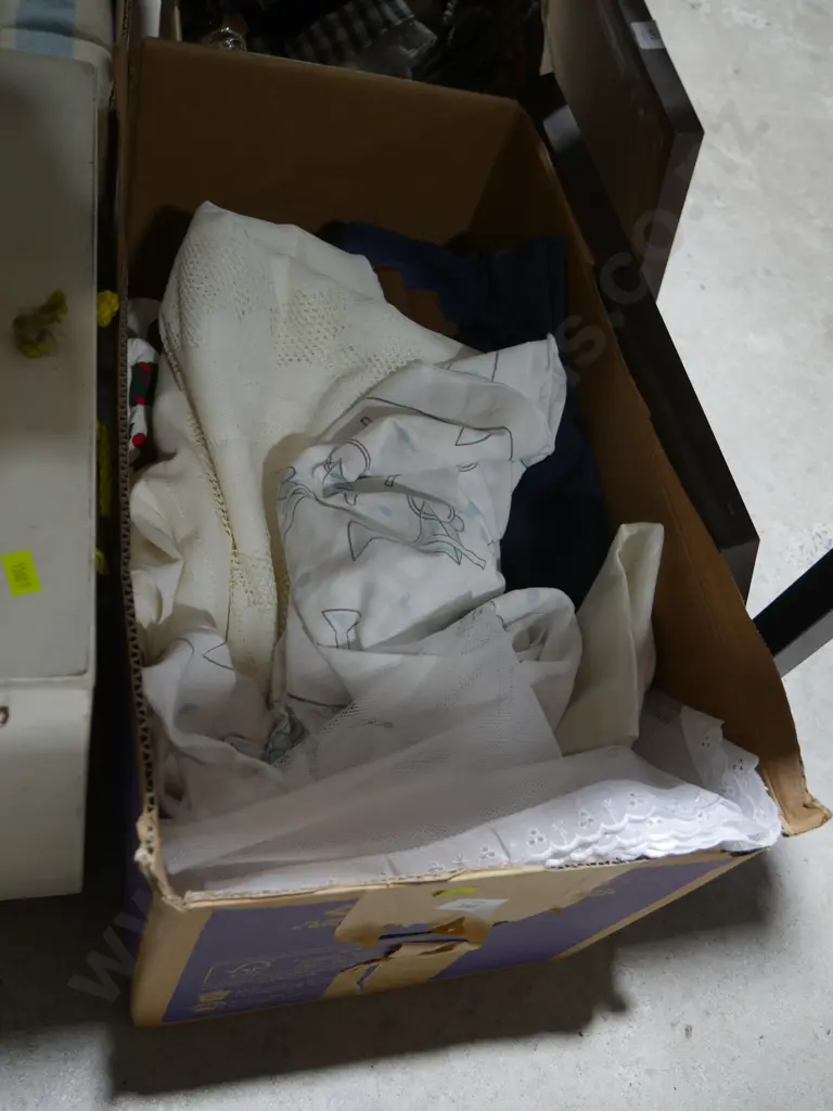 Box of linen Image 1++