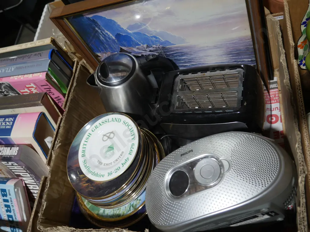 Picture plates, artworks, toaster and kettle etc Image 1++