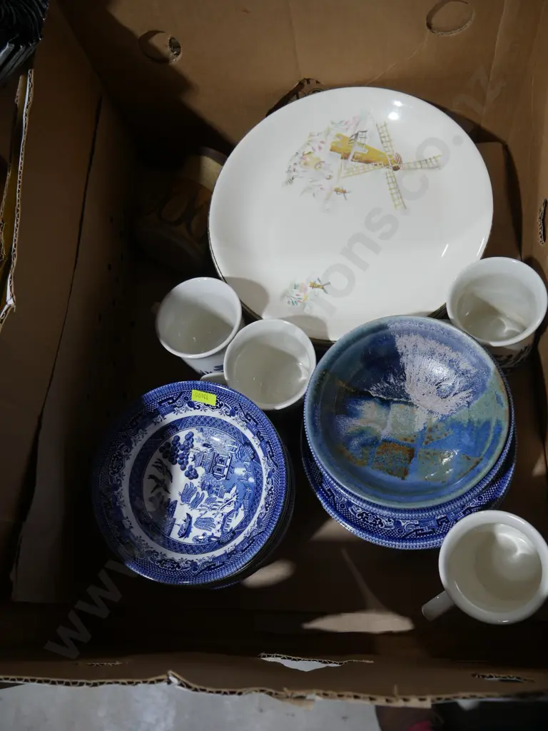 Blue and white china, Alfred Meakin Little Dutch Mill plates Image 1++