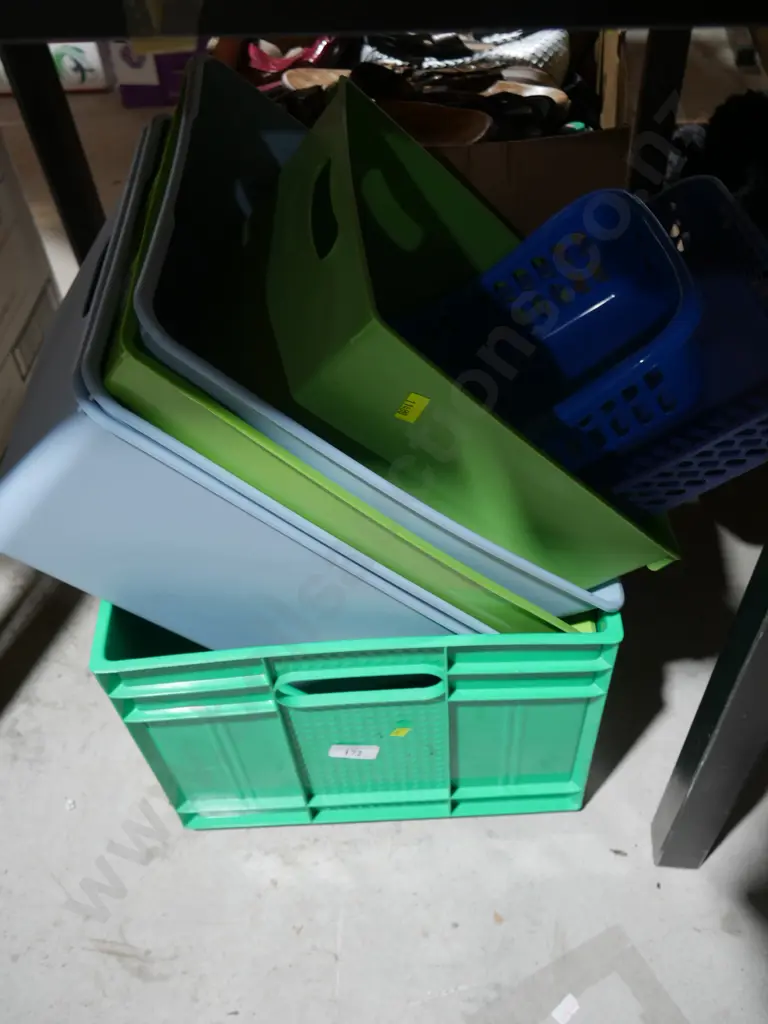 Plastic storage bins Image 1++