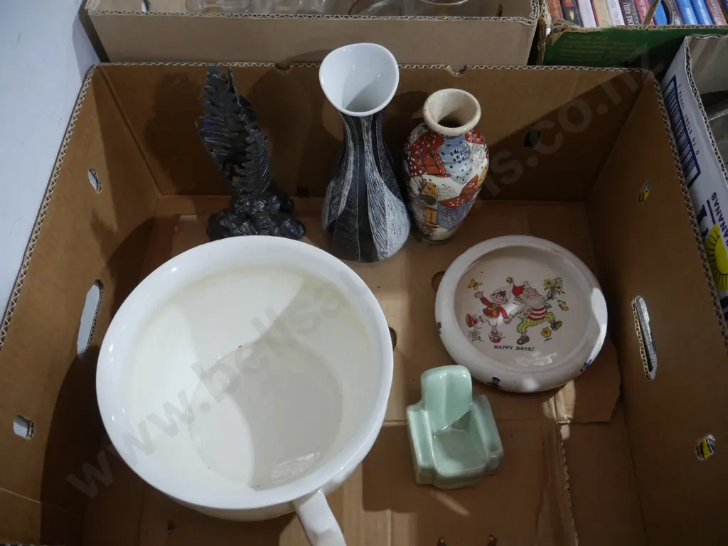 Chamber pot, vases etc Image 1++