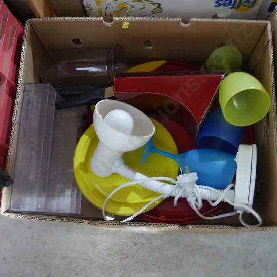 Knife block and knives, plastic plates etc
