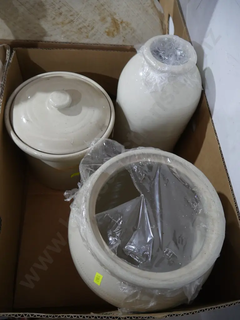 3 pottery items Image 1++