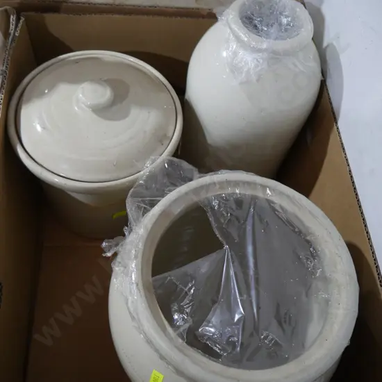 3 pottery items