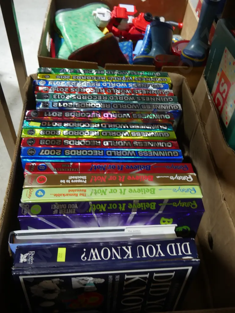 Guinness World Records books etc Image 1++