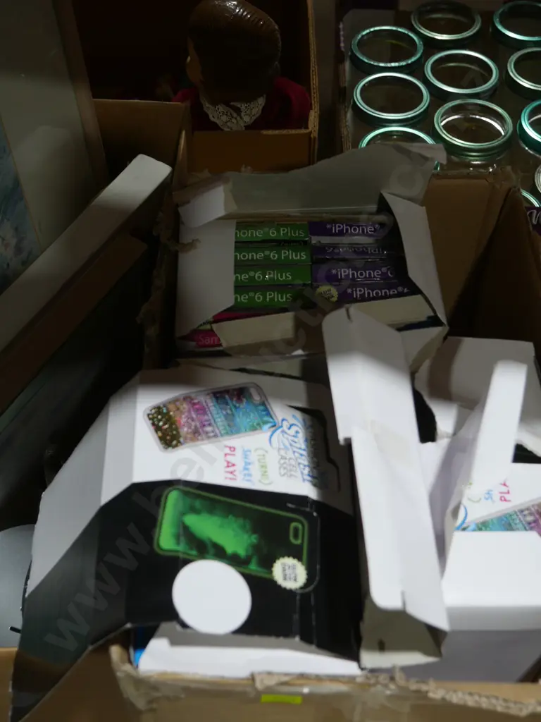 Box of iPhone 6 cases Image 1++
