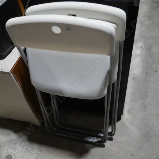 2 folding chairs
