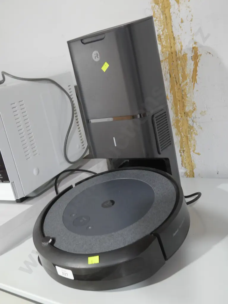 Robot vacuum cleaner Image 1++