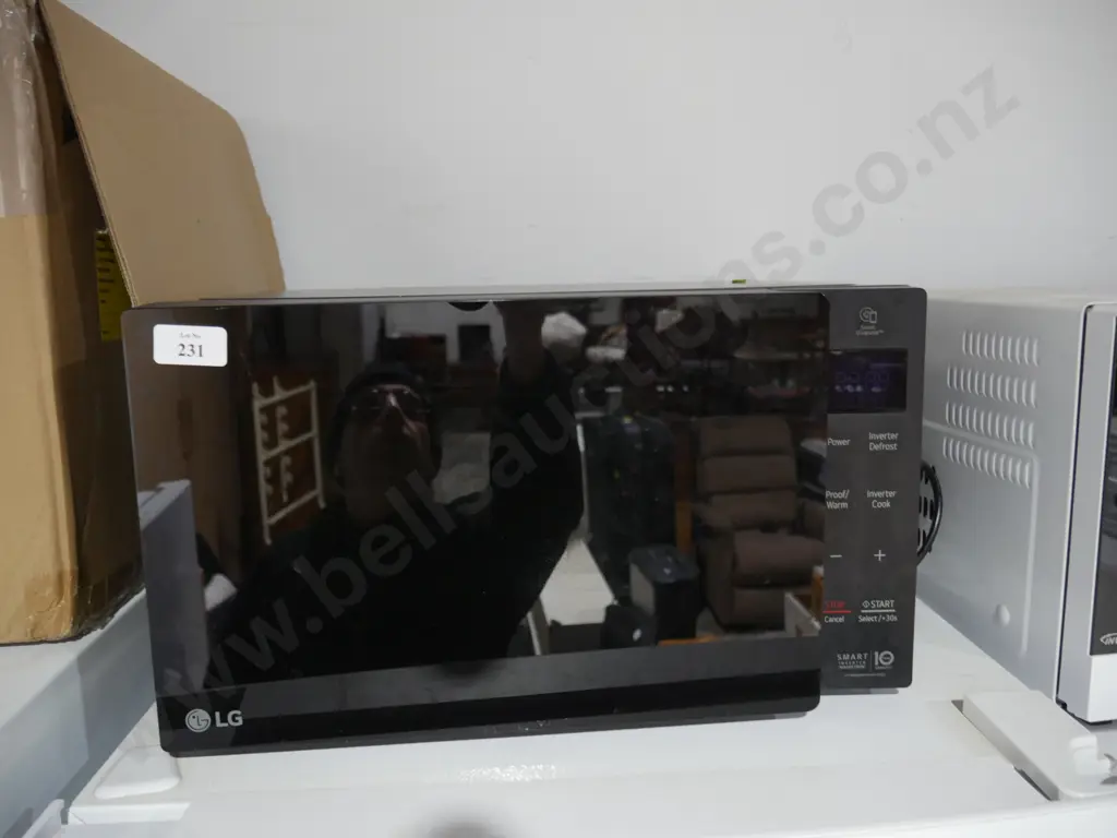LG microwave Image 1++