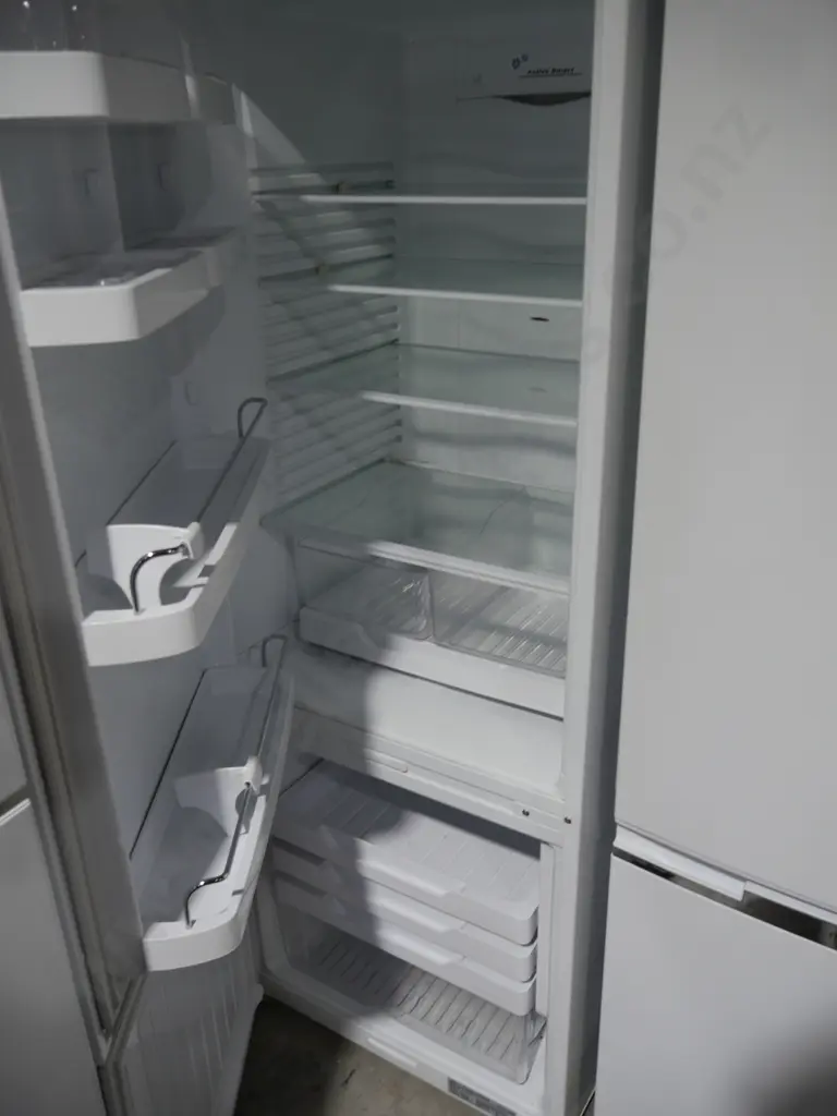Fisher & Paykel fridge freezer Image 1++