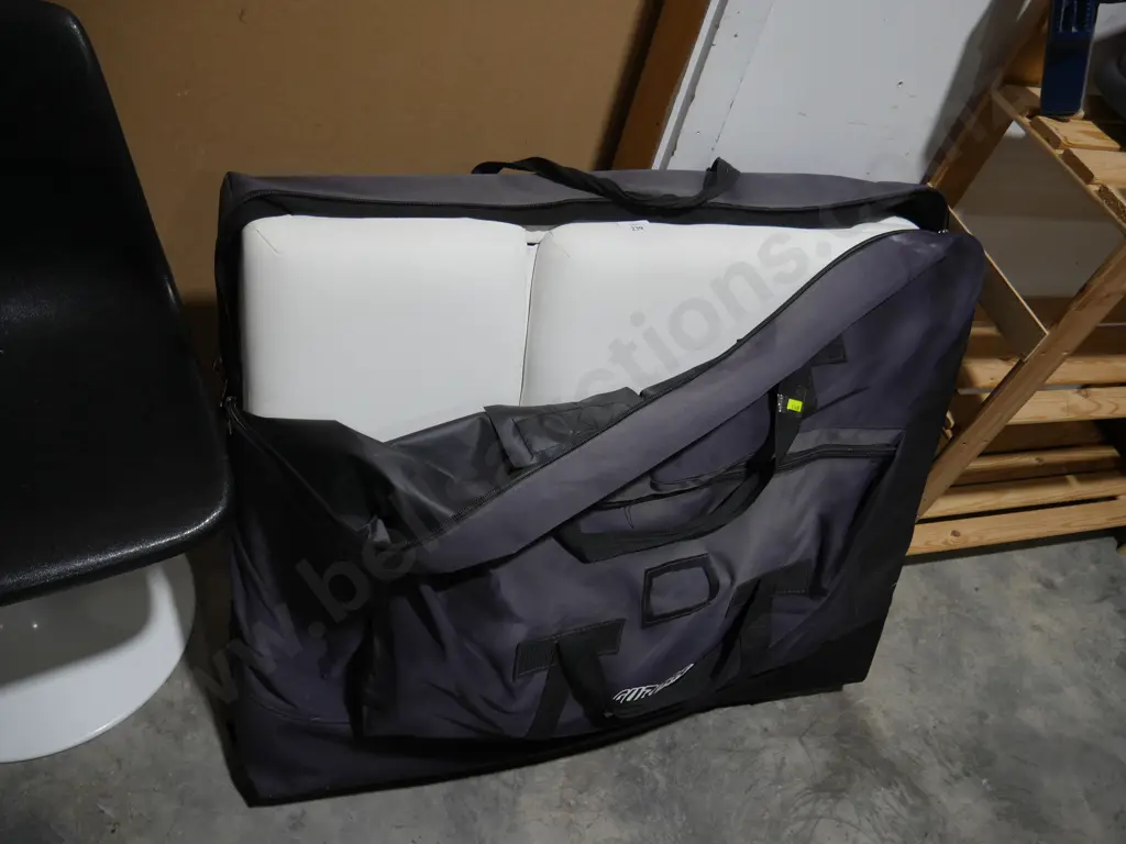 Massage table Image 1++