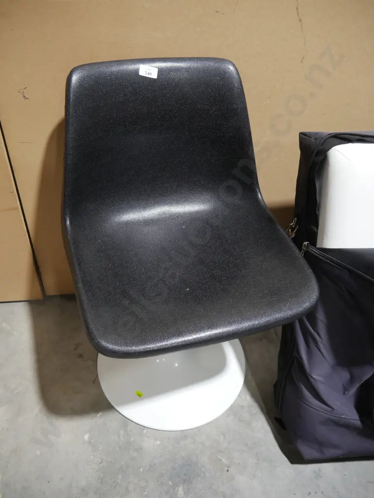 Swivel chair Image 1++