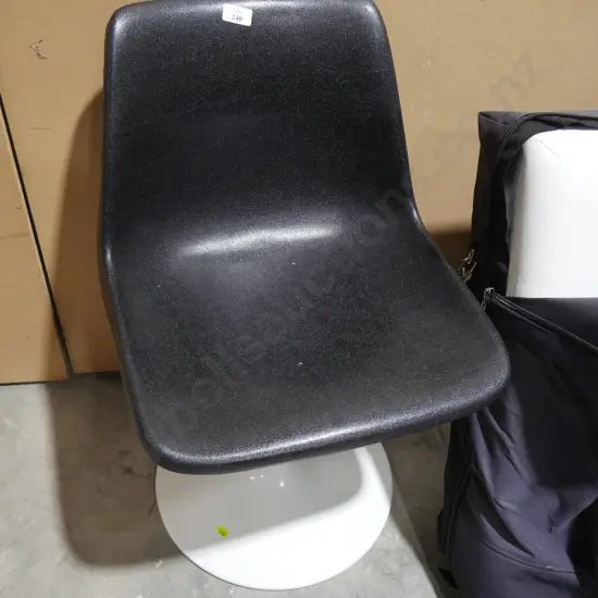 Swivel chair