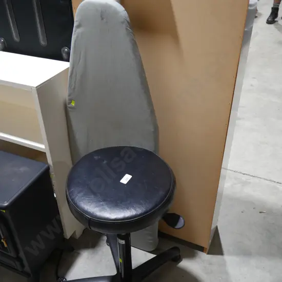Swivel stool