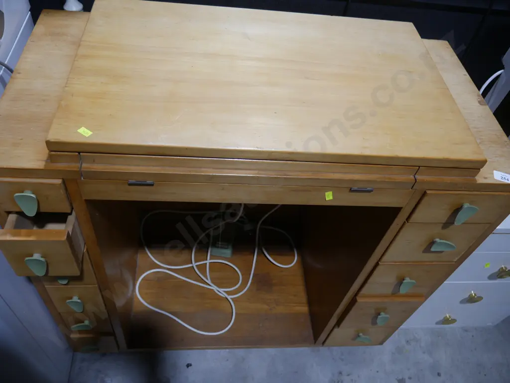 Sewing machine in cabinet Image 1++