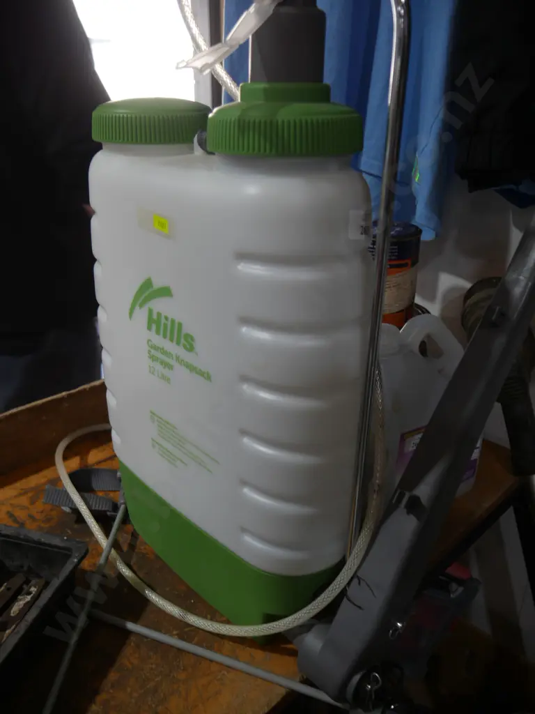 Backpack sprayer Image 1++