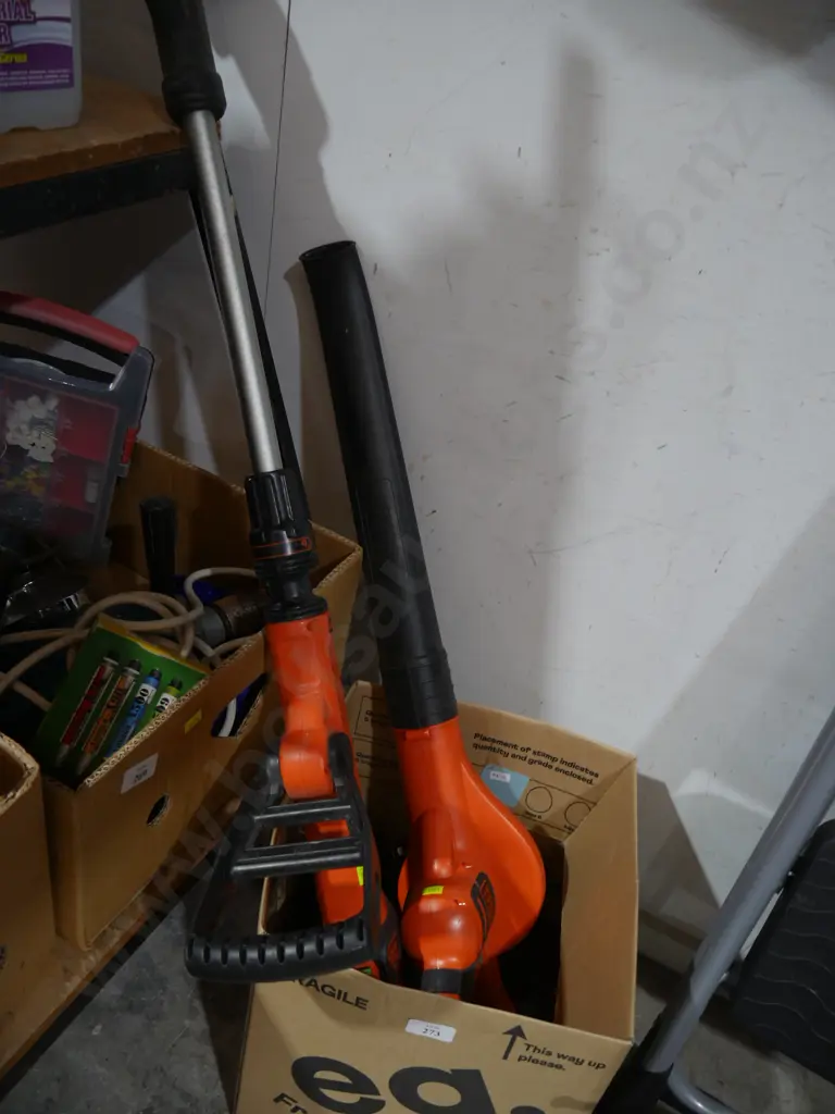 Black & Decker line trimmer and leaf blower Image 1++