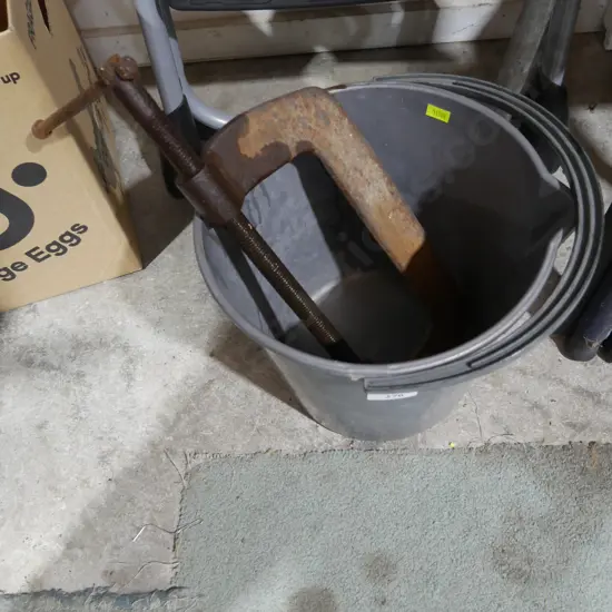 G clamp and bucket