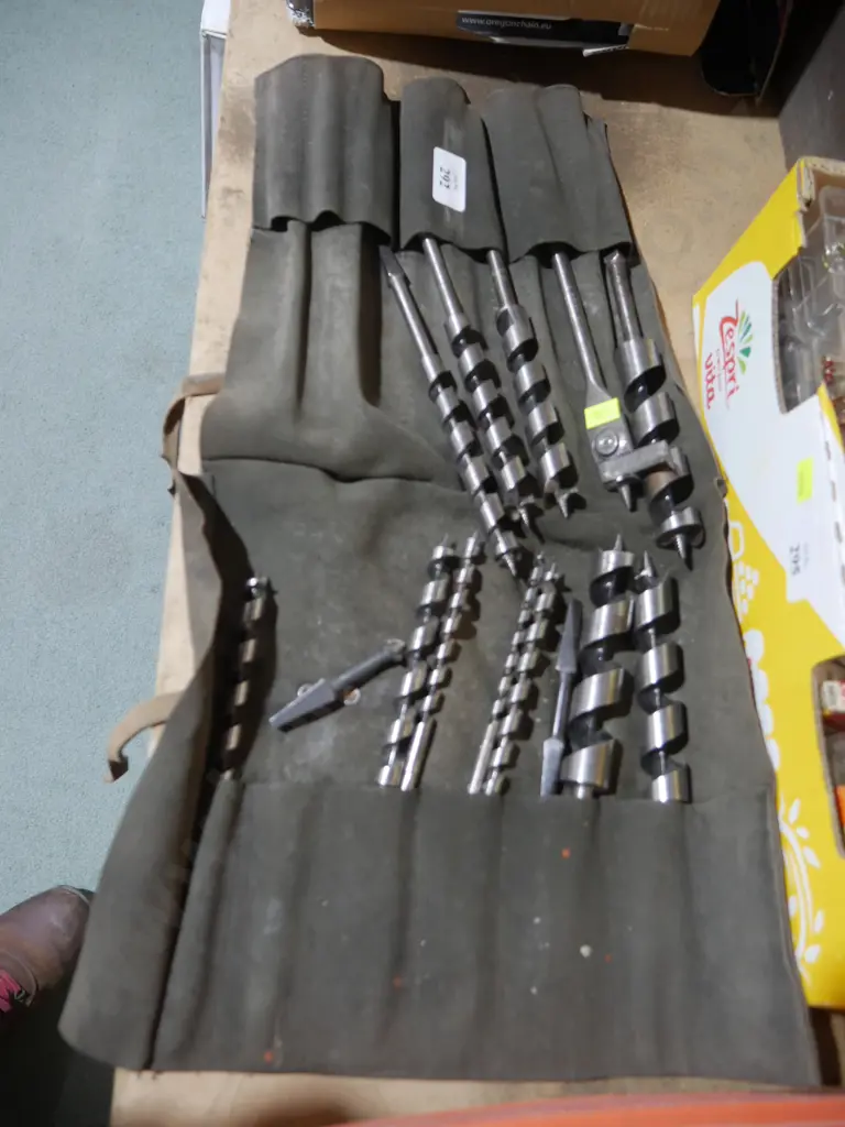 Assorted drill bits Image 1++