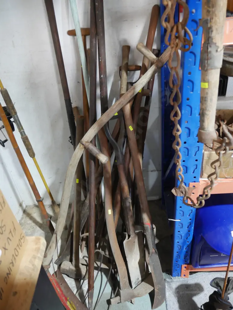 Large assortment of garden tools Image 1++