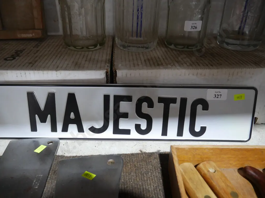 Majestic sign Image 1++