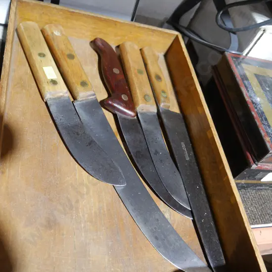 Assorted knives